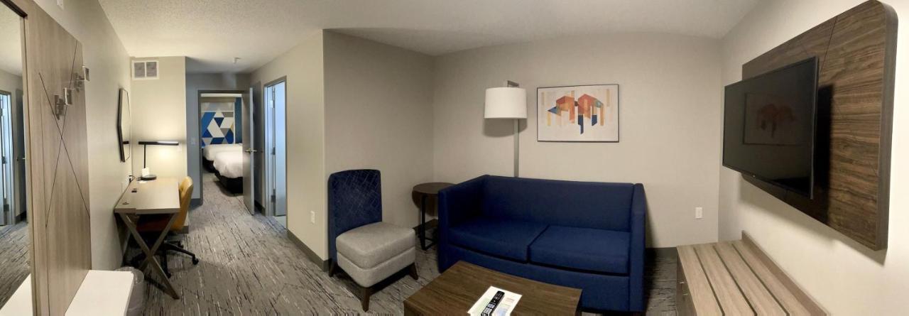 Holiday Inn Express & Suites Marquette By Ihg Exterior foto